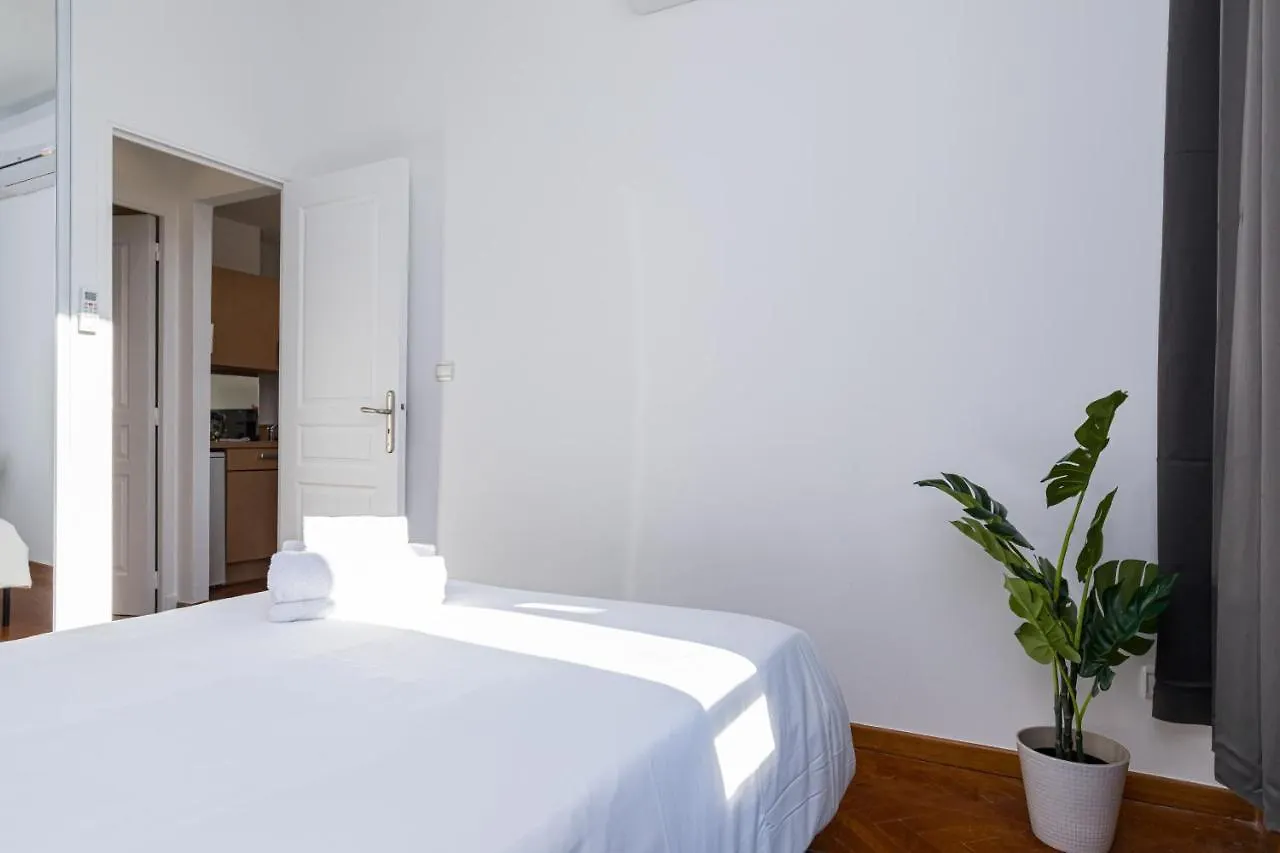 7 Medecin - Place Massena - Central 2P - Lumineux - Climatise Nizza Appartamento