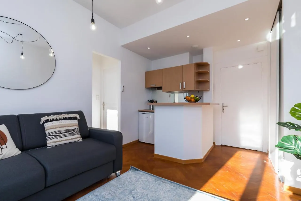 7 Medecin - Place Massena - Central 2P - Lumineux - Climatise Nizza Appartamento